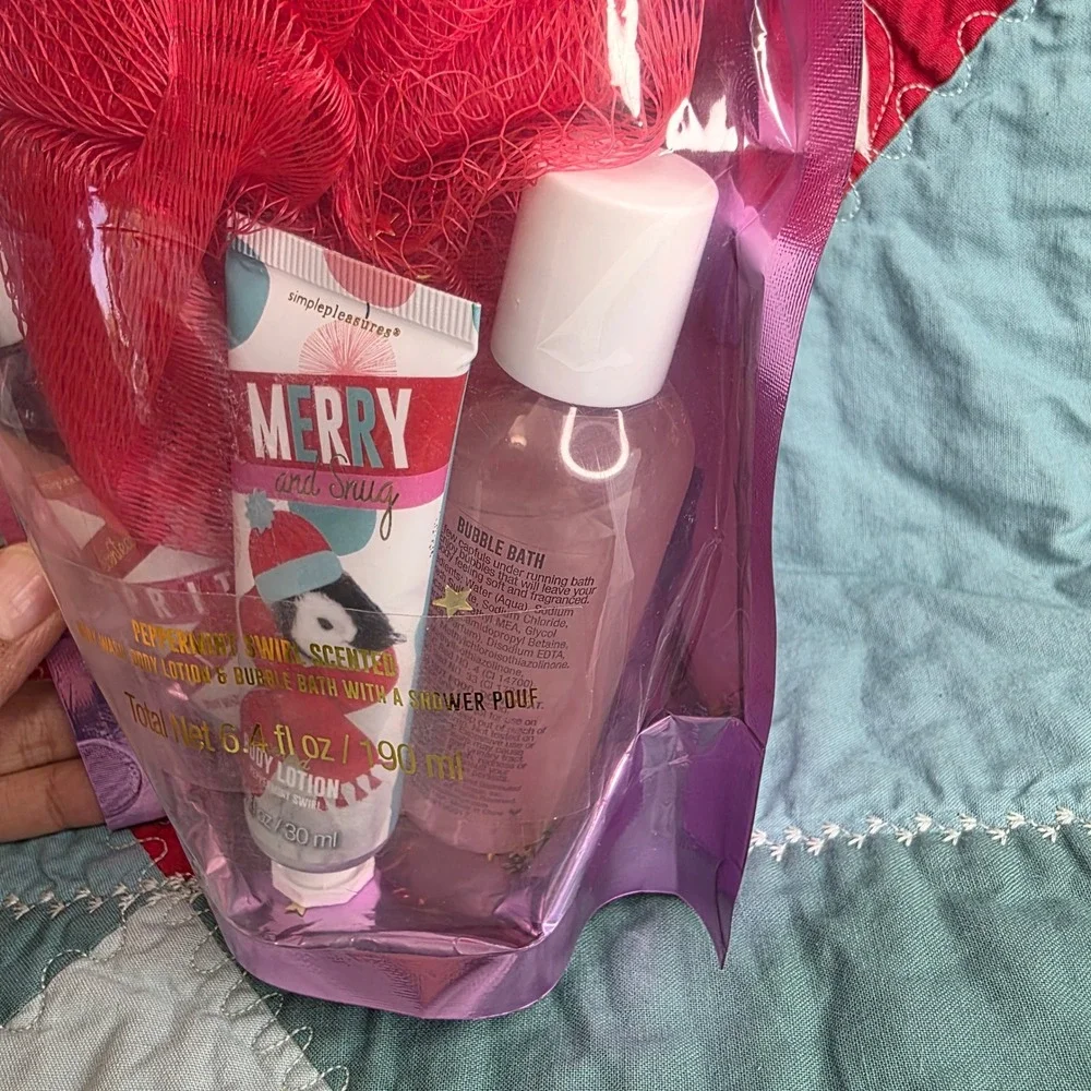 Simple Pleasures Peppermint Swirl Bath Collection 4pc Gift Set 2019 Penguin Pink